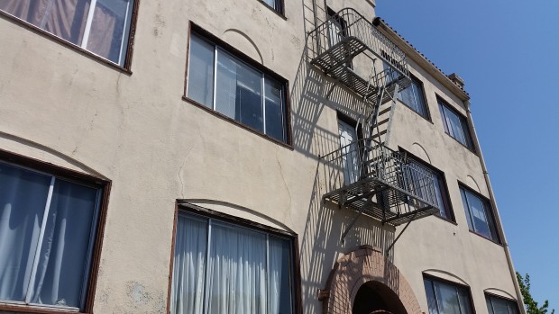 Apartment building in Richmond, 23rd Street/Nevin Avenue (Photo by Fabian Graber)